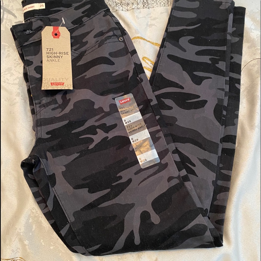 Levi’s High Rise Skinny ankle